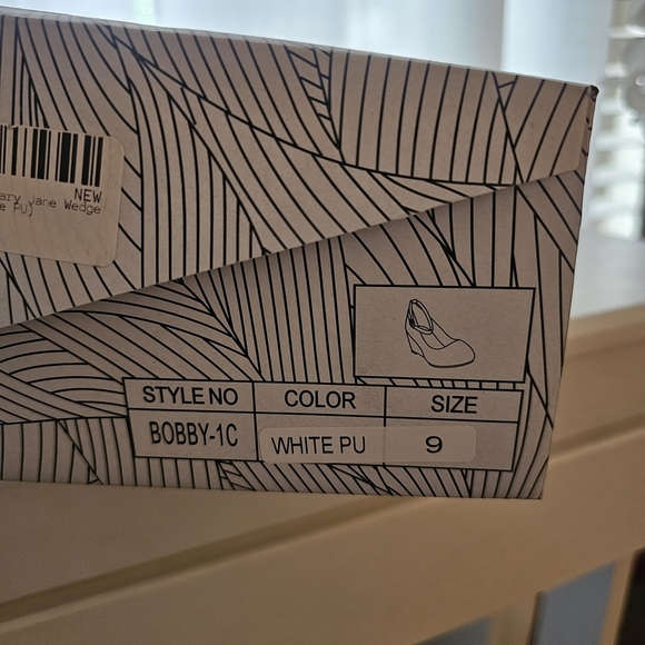 Chase + Chloe Elegant Cream Wedges - Picture 9 of 9